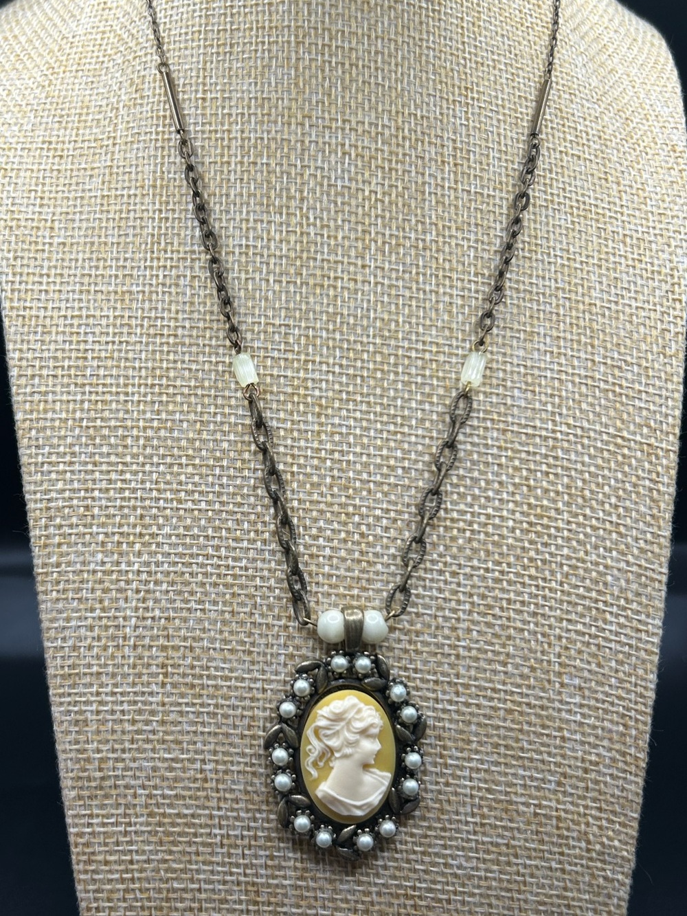 Cameo Pendant Necklace with faux pearls set with earrings - Orna Collection